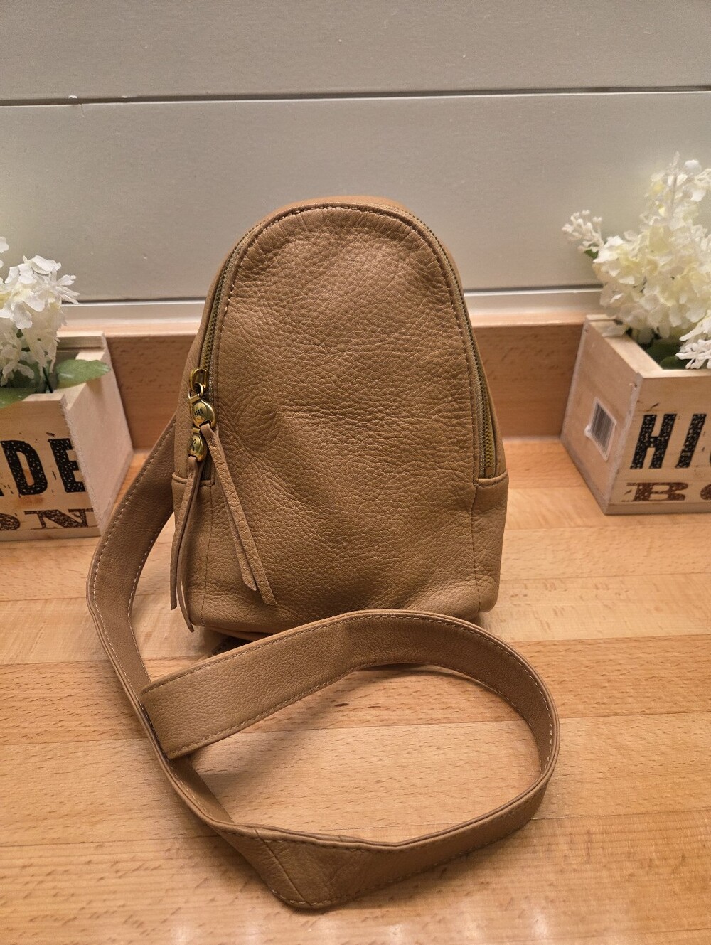 HOBO Fern Sling Bag Warm Honey Pebbled Leather Crossbody/Sling Bag